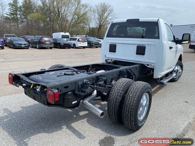2024 Ram 3500 photo 3