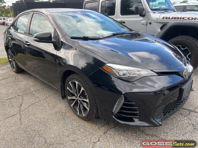 2017 Toyota Corolla SE photo 2