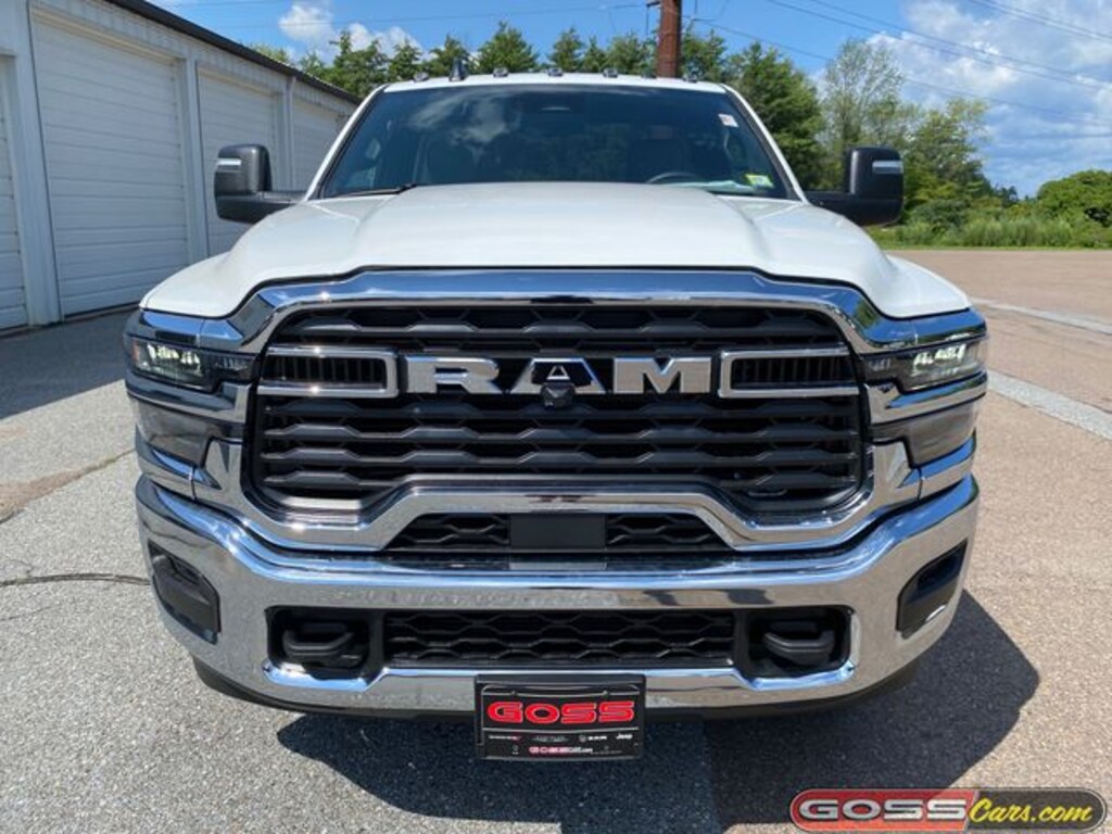 New 2026 Ram 3500 TRADESMAN CHASSIS REGULAR CAB 4X4 60' CA Pickup
