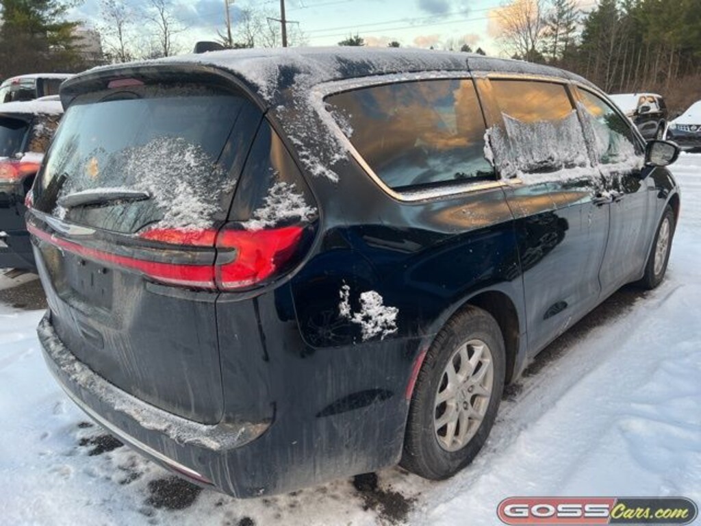 Used 2024 Chrysler Pacifica Touring L Minivan/Van