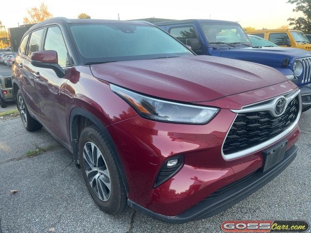 2023 Toyota Highlander XLE photo 2