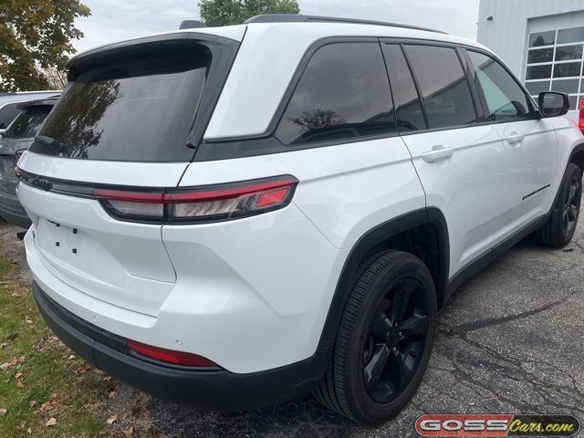 2023 Jeep Grand Cherokee Altitude photo 3
