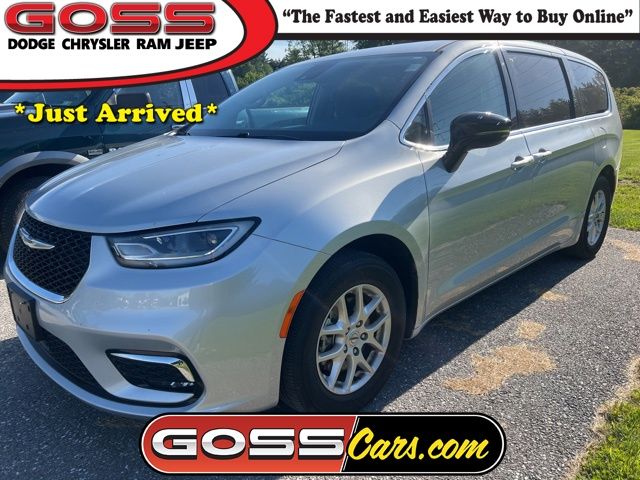 2024 Chrysler Pacifica Touring L's photo