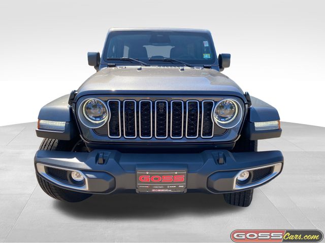 2025 Jeep Wrangler Sahara photo 2