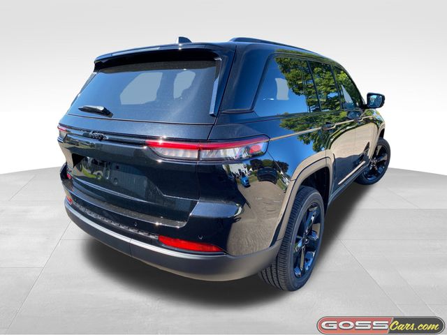 2025 Jeep Grand Cherokee Altitude photo 2