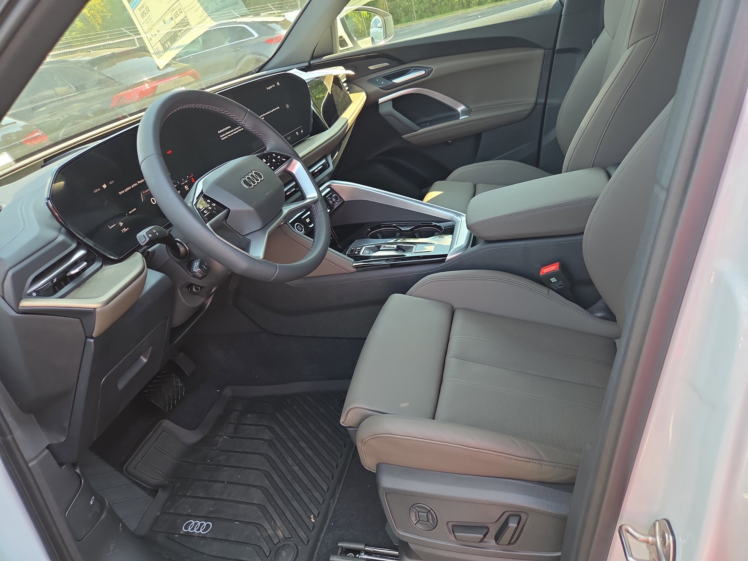 2025 Audi Q5 2.0T Premium Plus photo 4