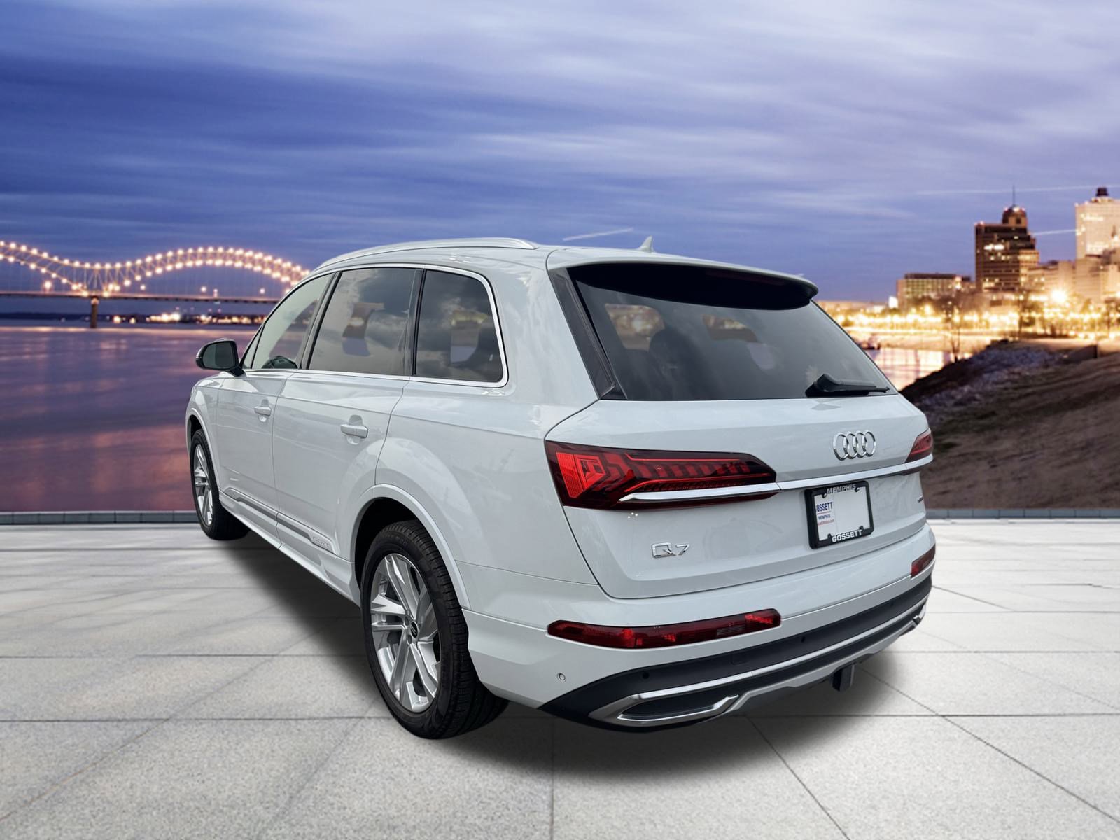 2023 Audi Q7 45 Premium photo 3