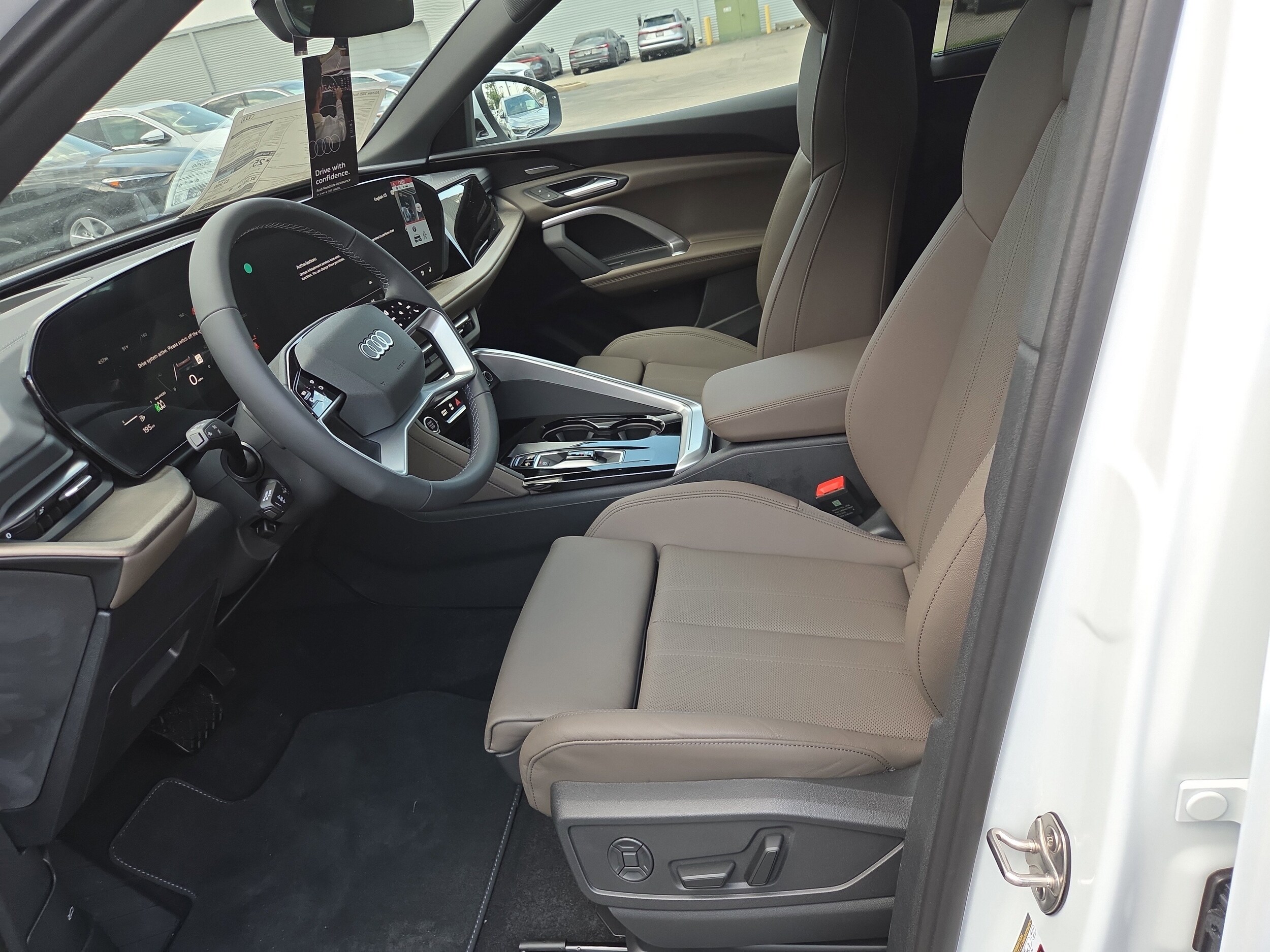2025 Audi Q5 2.0T Premium Plus photo 4