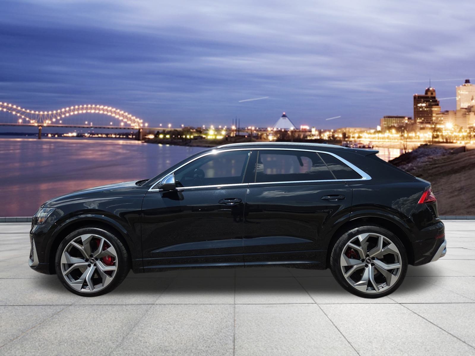 2023 Audi RS Q8 photo 2