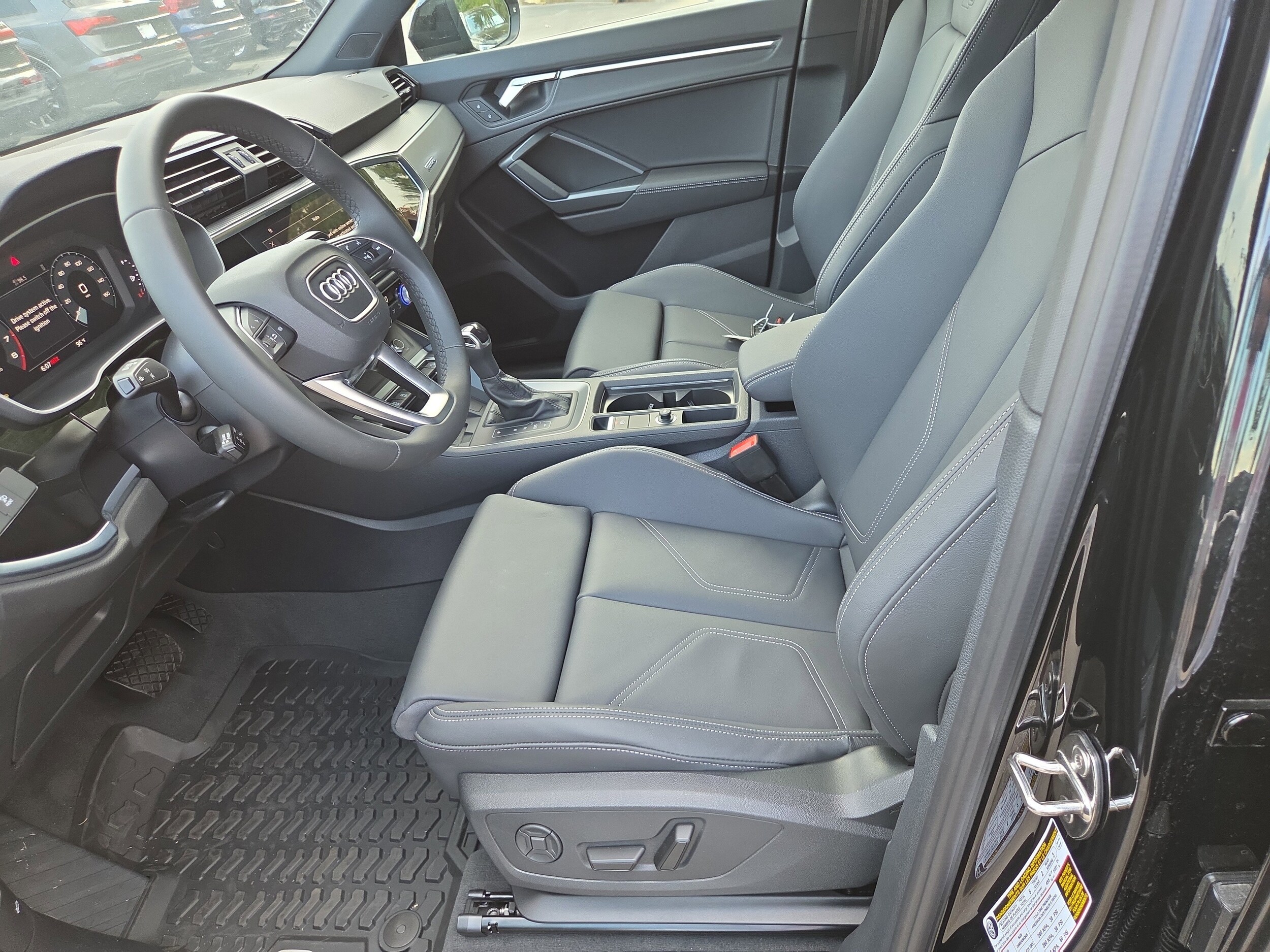 2025 Audi Q3 45 TFSI S line Premium photo 4