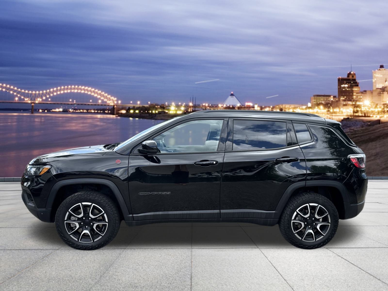2024 Jeep Compass Trailhawk photo 2