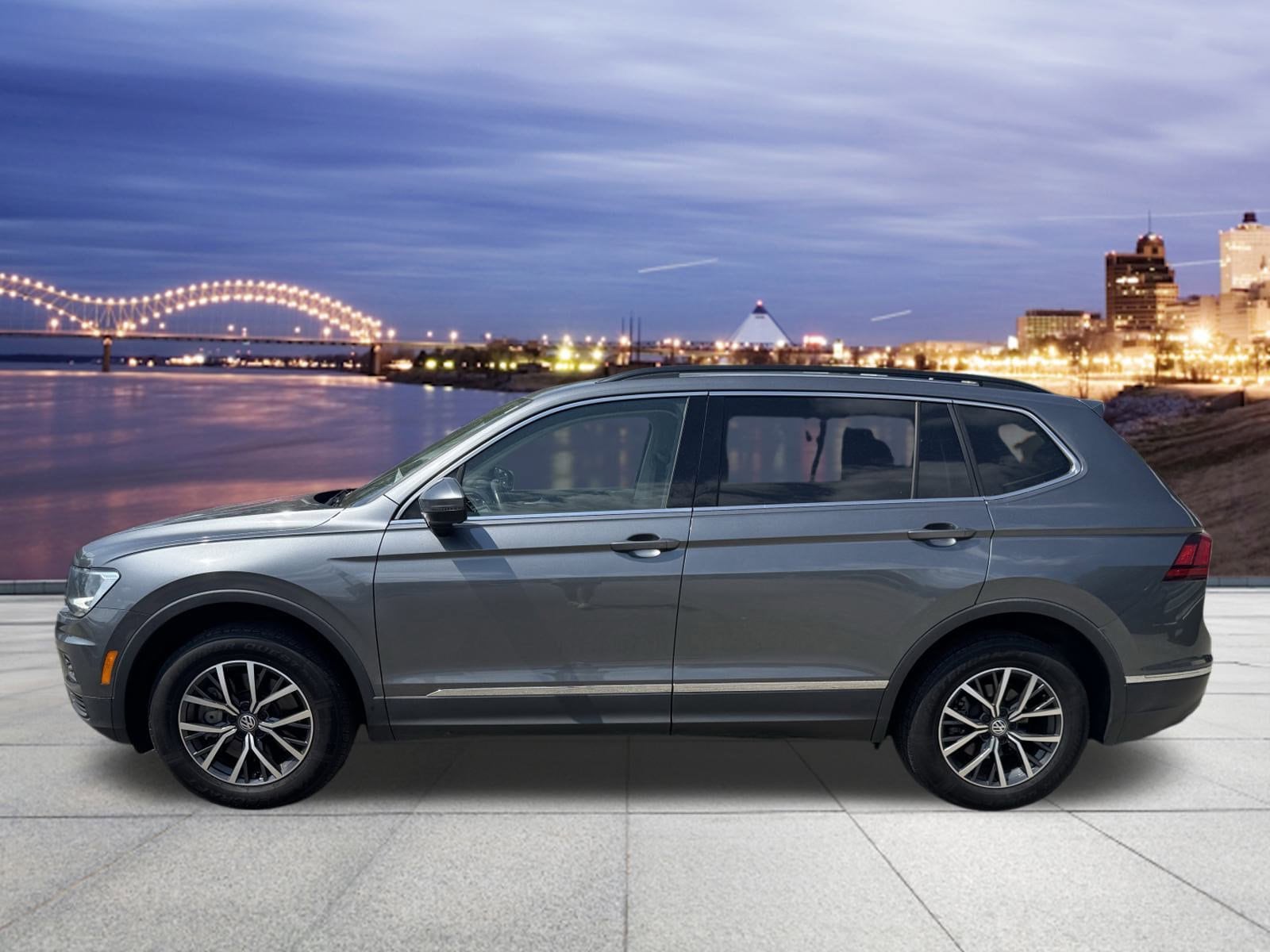 2020 Volkswagen Tiguan SE photo 2