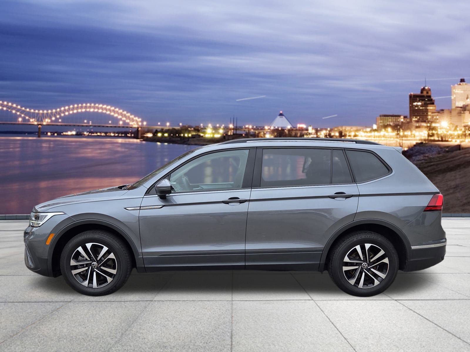 2023 Volkswagen Tiguan S photo 2