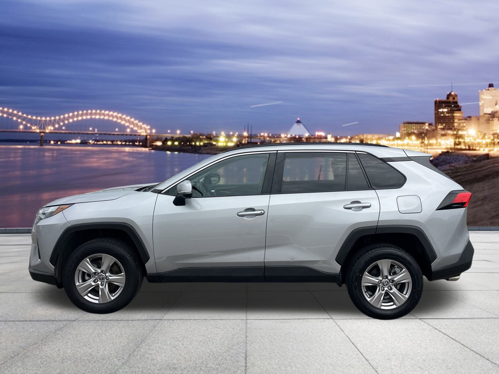 2022 Toyota RAV4 XLE photo 2