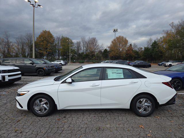 2026 Hyundai Elantra SE photo 2