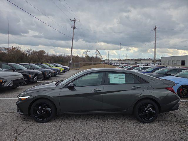 2026 Hyundai Elantra SEL Sport photo 2