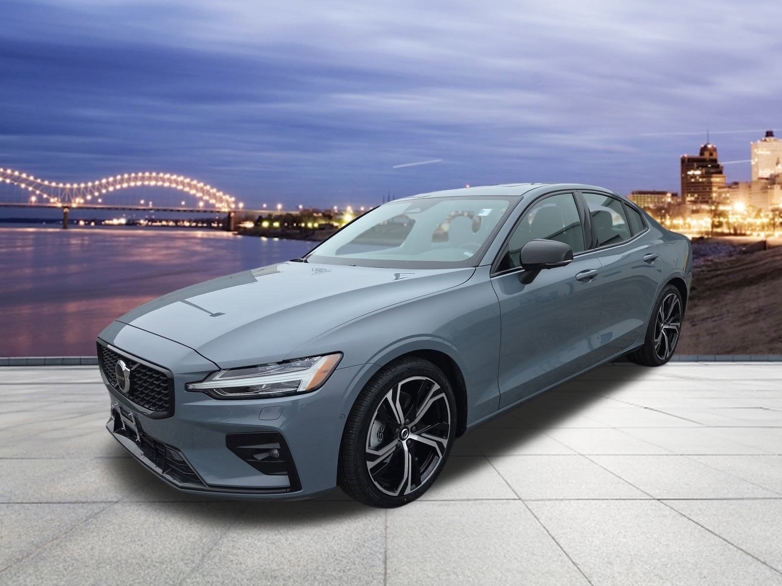 2024 Volvo S60 Plus's photo