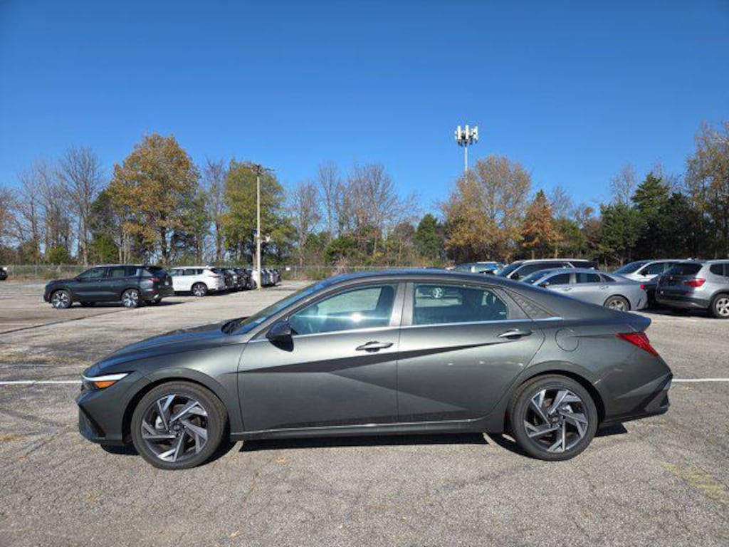 New 2025 Hyundai Elantra Limited Sedan