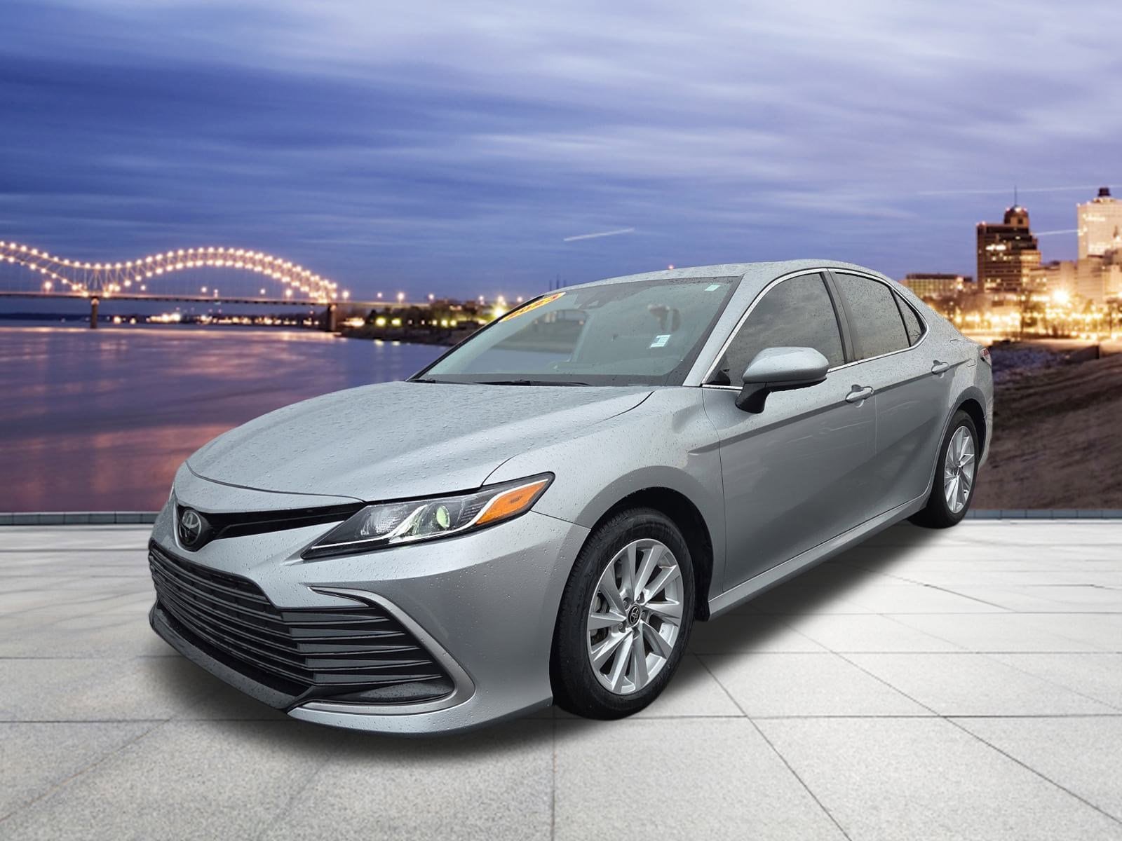 2023 Toyota Camry LE's photo