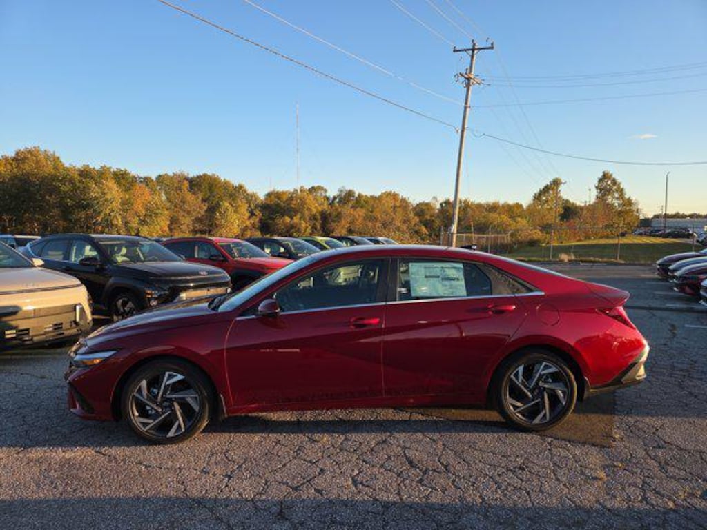 New 2025 Hyundai Elantra Limited Sedan