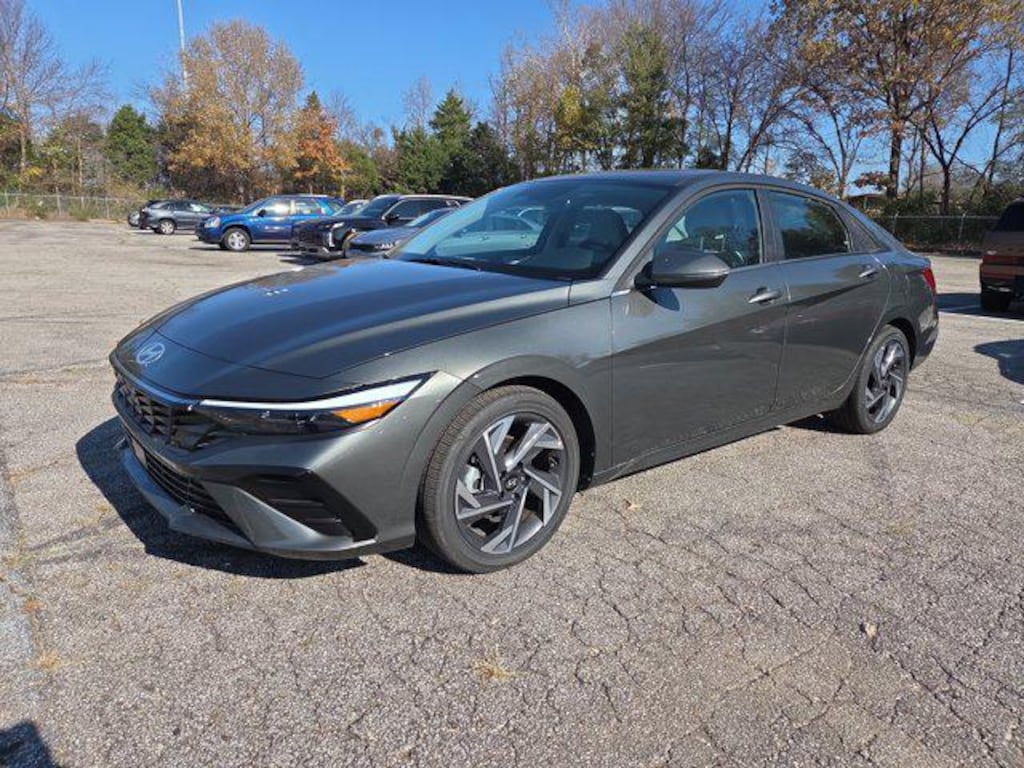 New 2025 Hyundai Elantra Limited Sedan