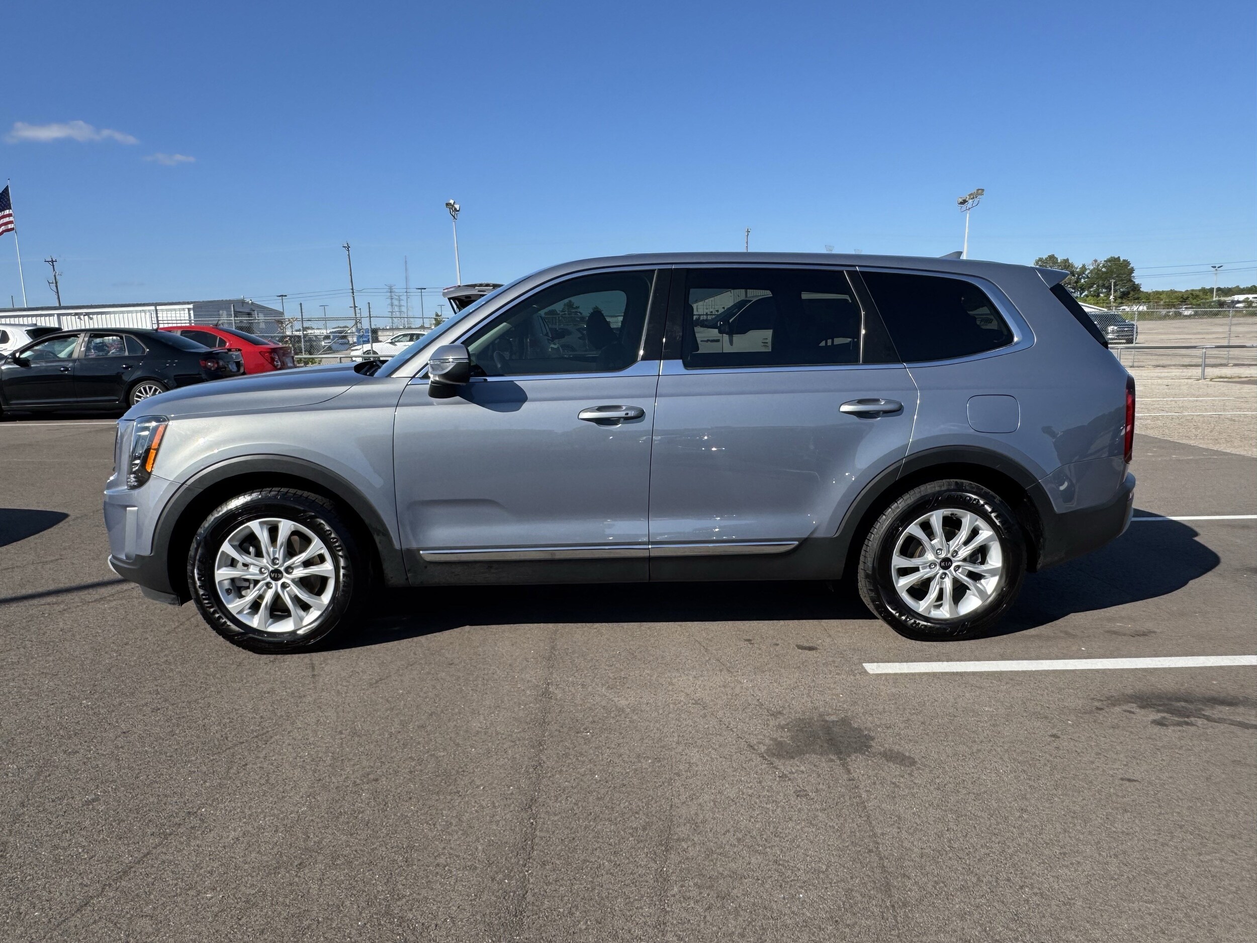 2020 Kia Telluride LX photo 2