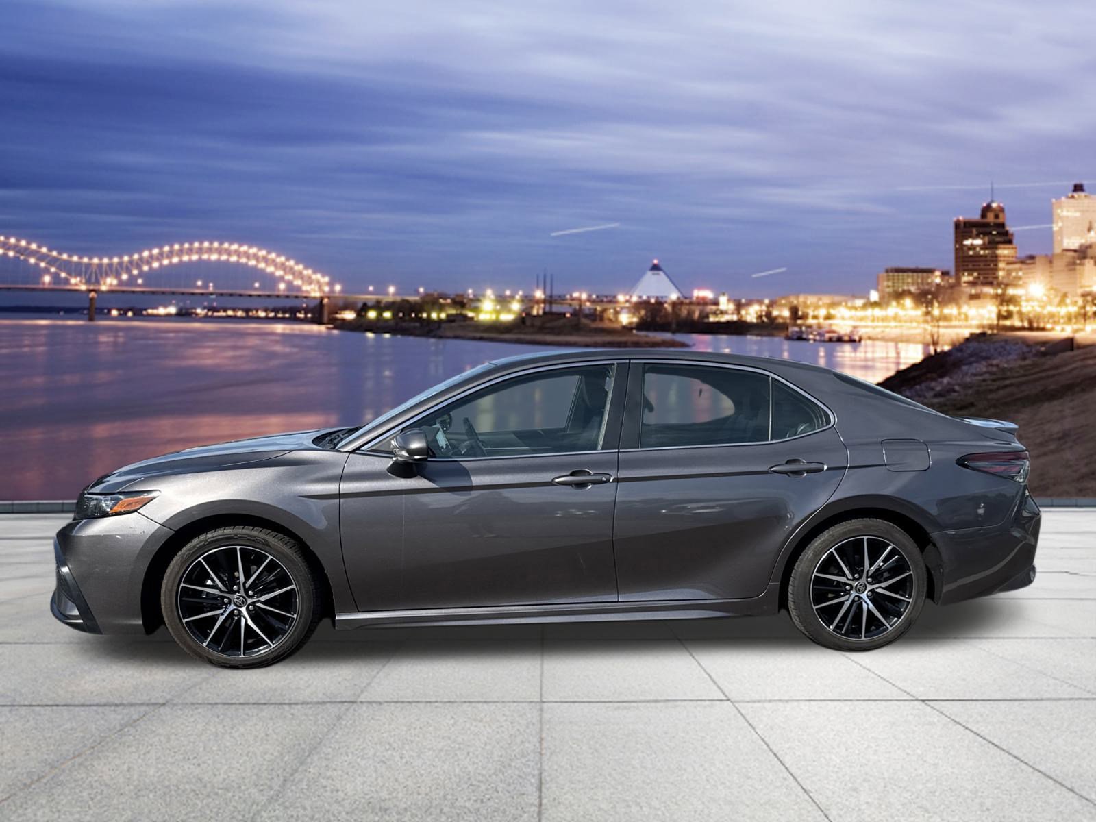 2021 Toyota Camry SE photo 2