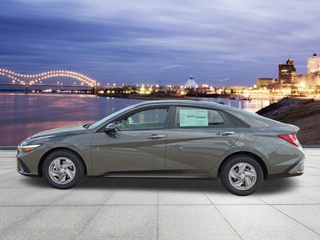 New 2026 Hyundai Elantra SE Sedan