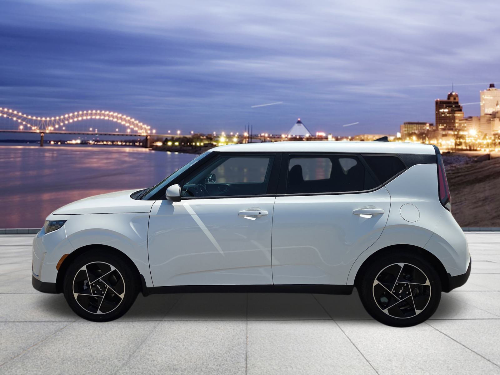 2023 Kia Soul EX photo 2