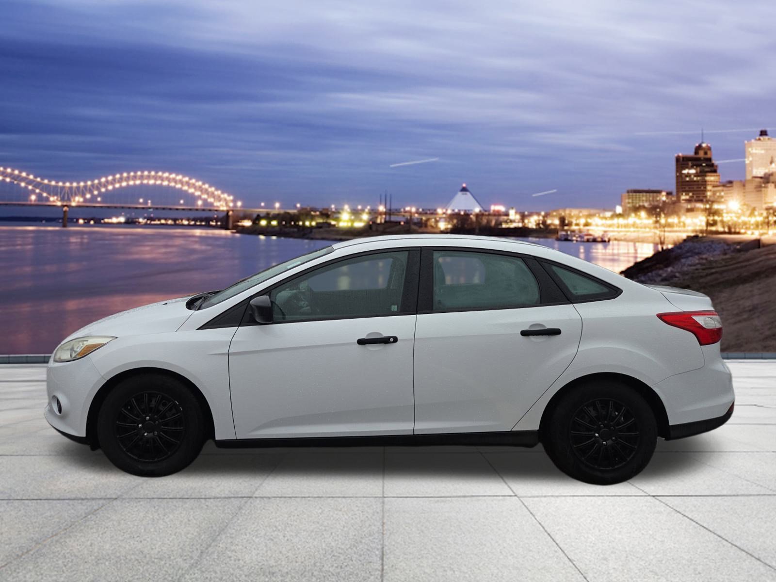 2013 Ford Focus S photo 2