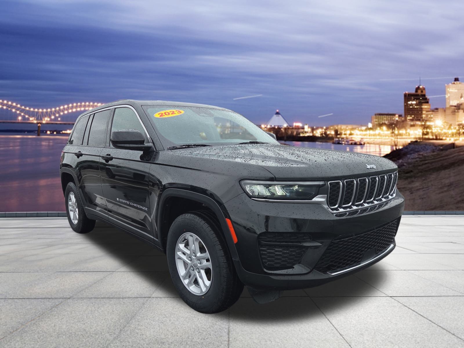 2023 Jeep Grand Cherokee Laredo photo 4