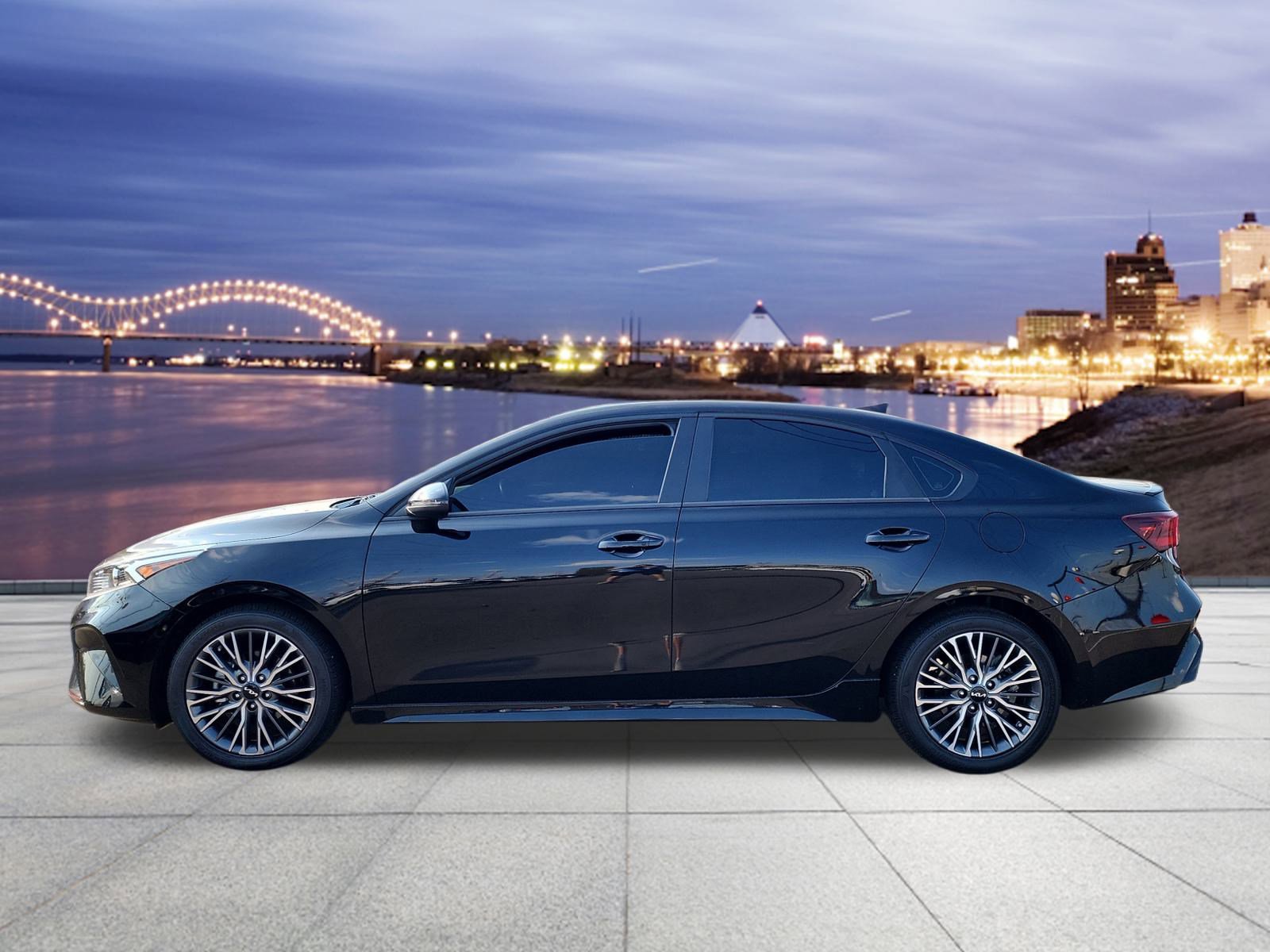 2024 Kia Forte GT-Line photo 2
