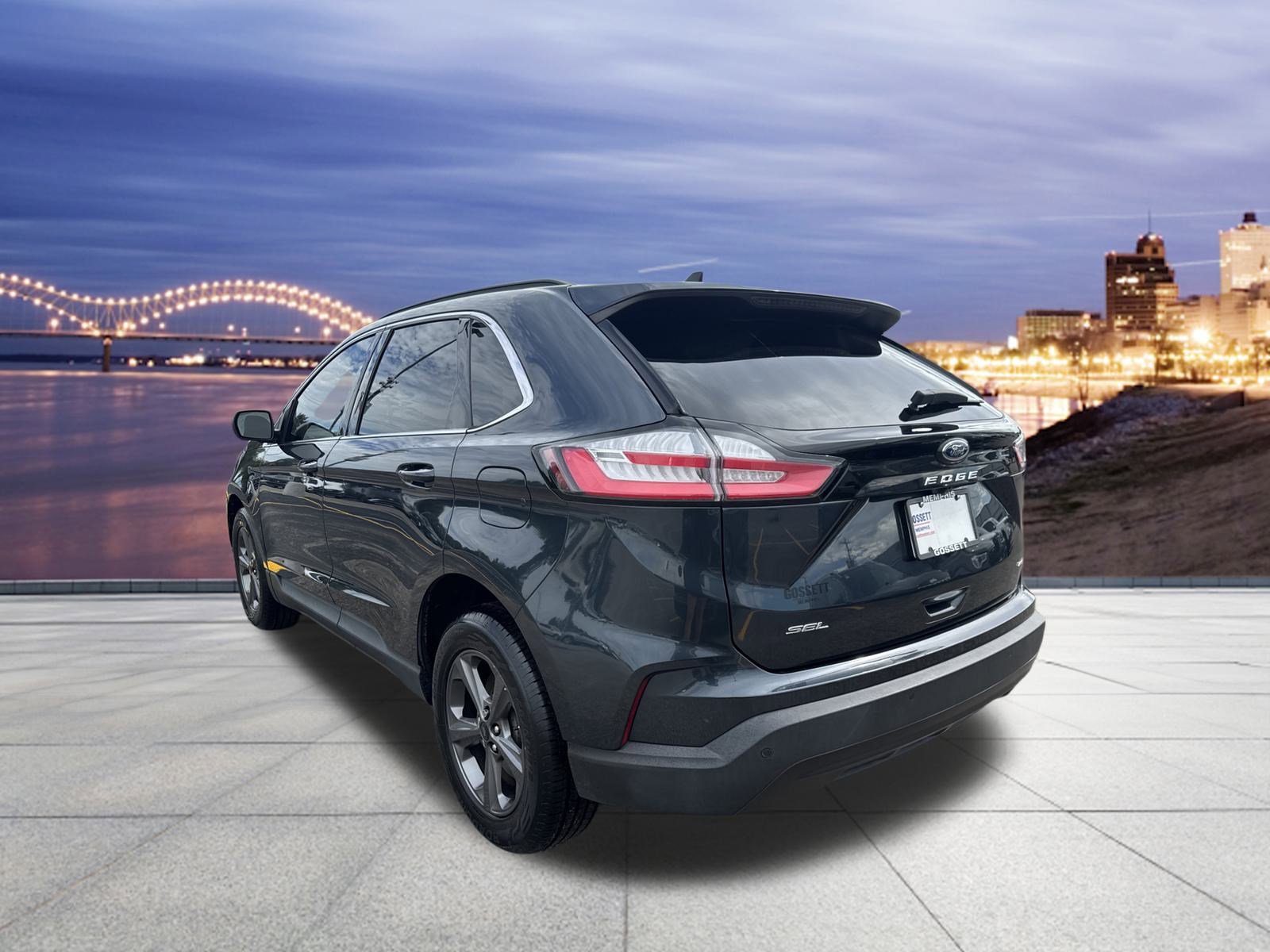 2022 Ford Edge SEL photo 2