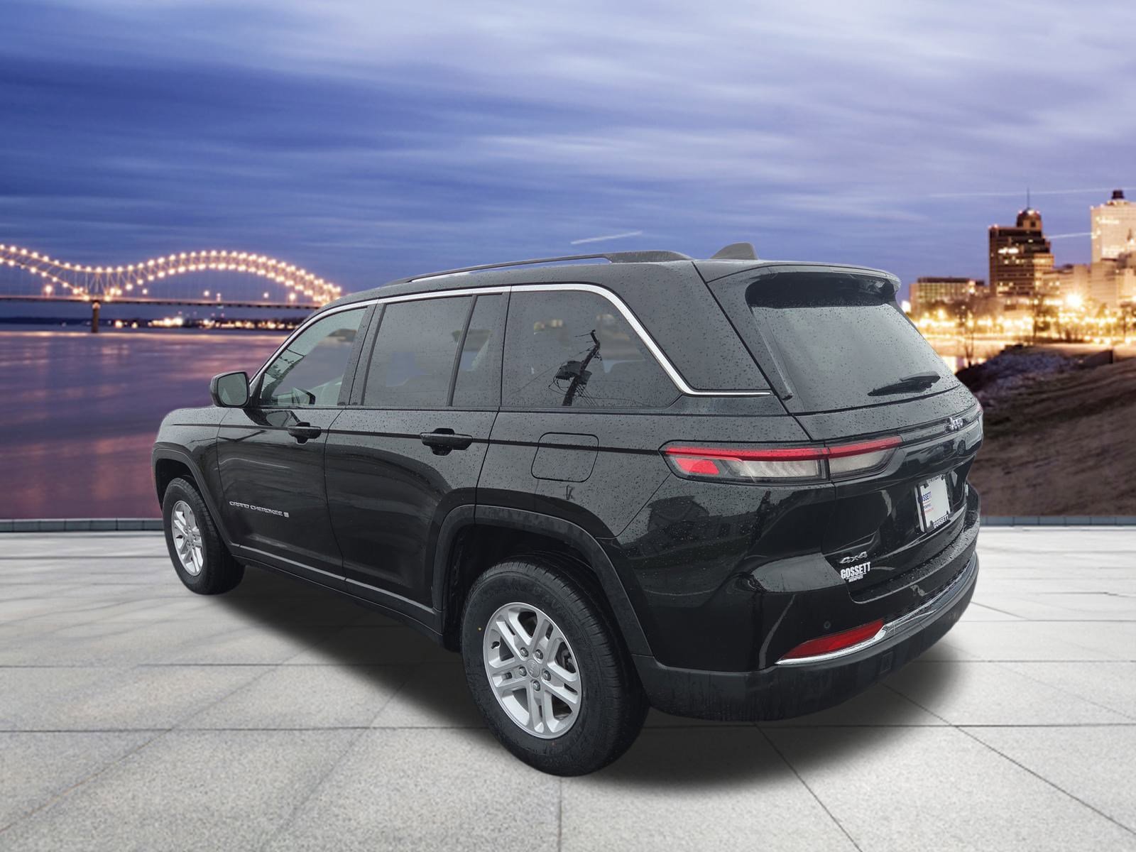 2023 Jeep Grand Cherokee Laredo photo 3