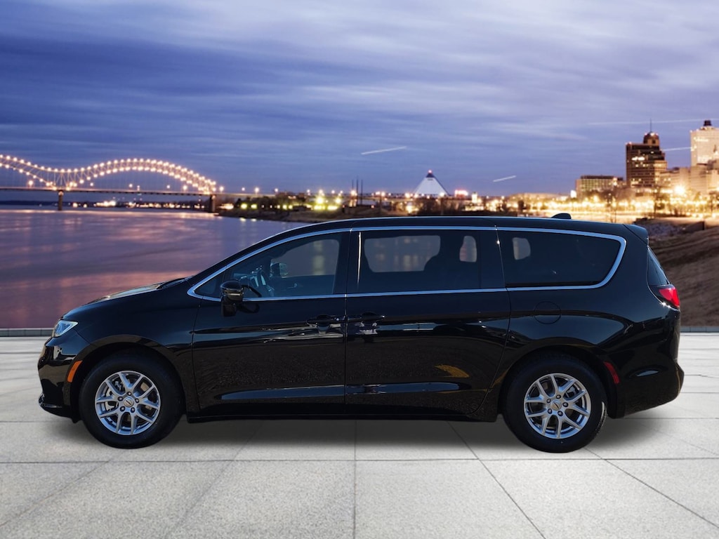 Used 2025 Chrysler Pacifica Select Select FWD