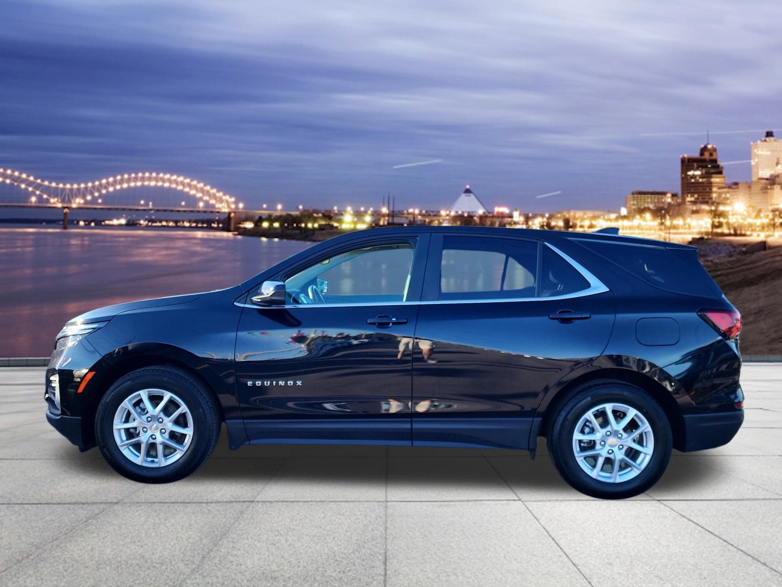 2024 Chevrolet Equinox LT photo 2