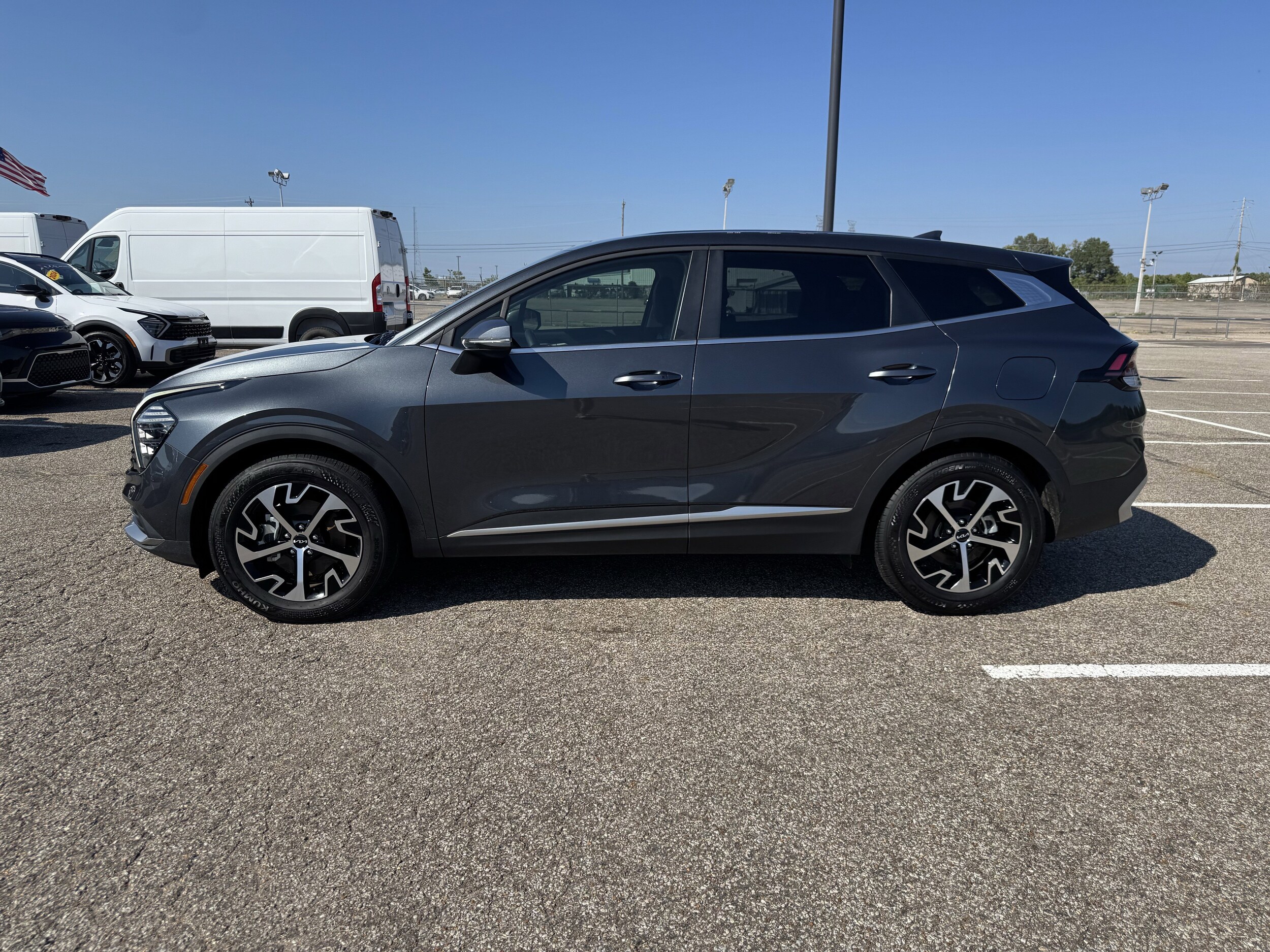 2024 Kia Sportage EX photo 2