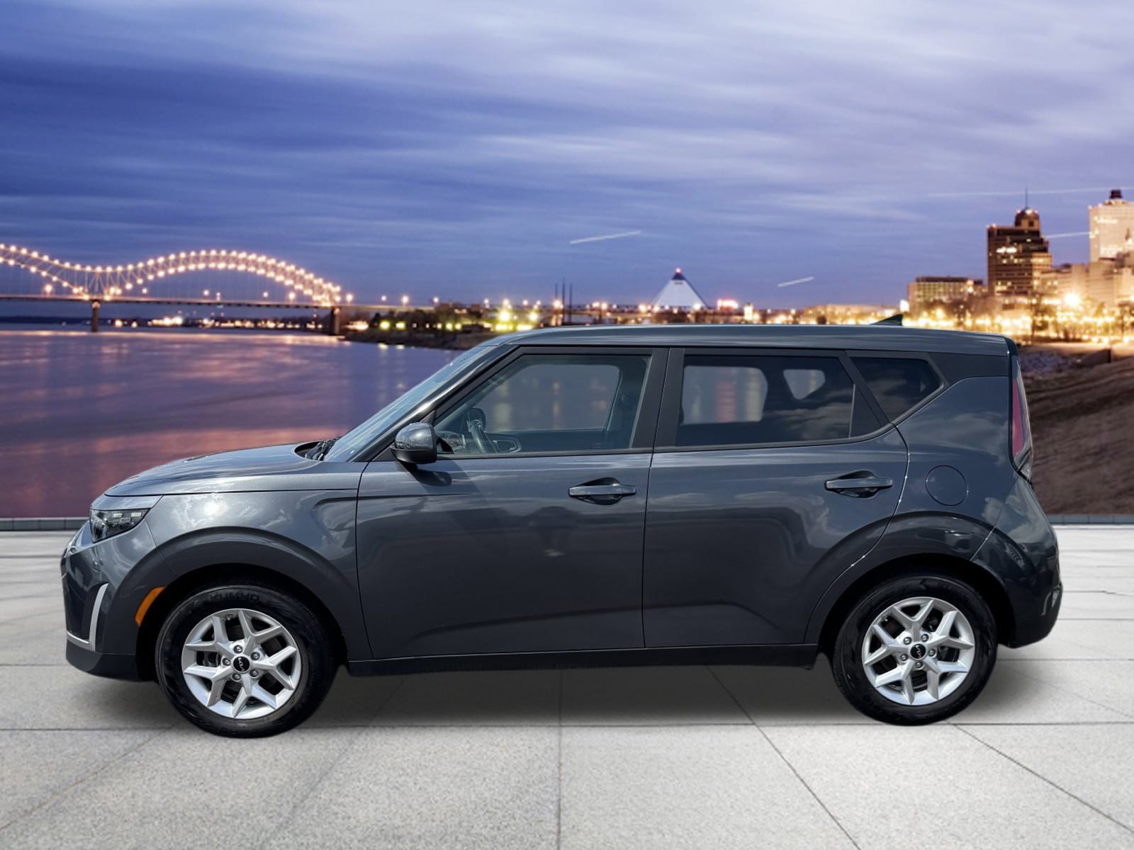 2023 Kia Soul LX photo 2