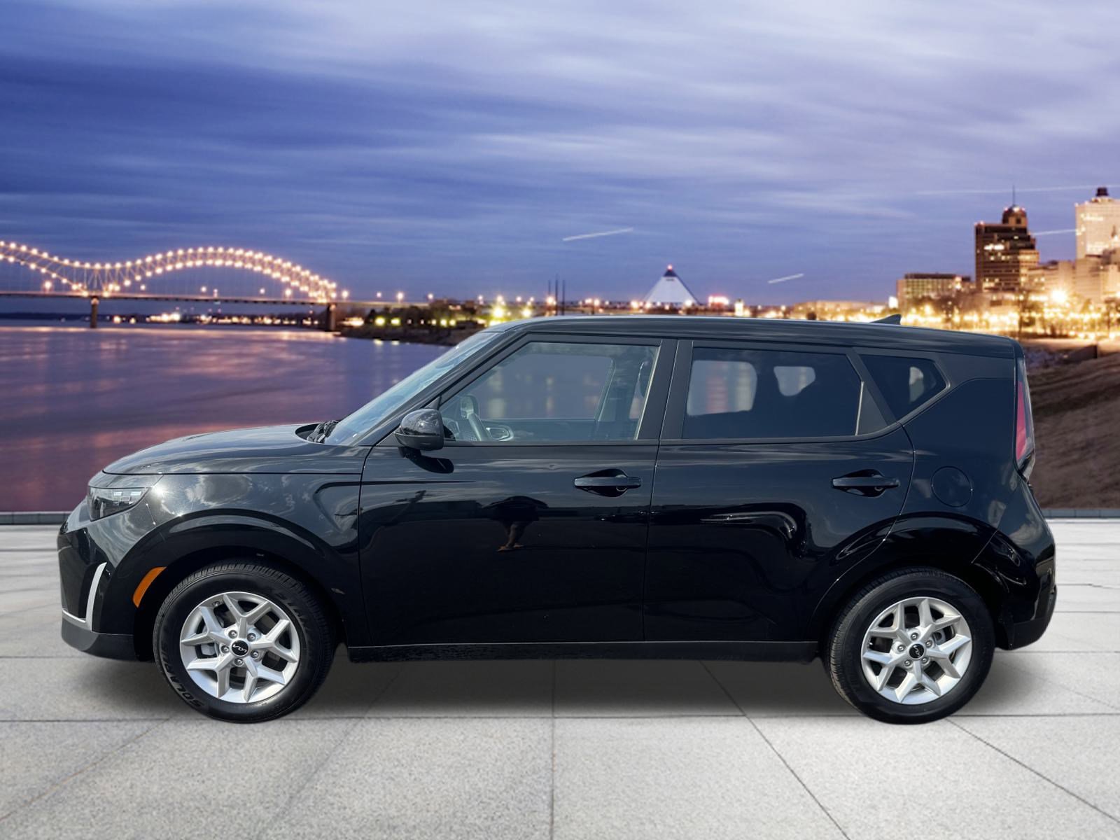 2024 Kia Soul LX photo 2