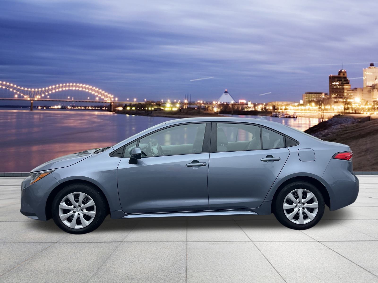 2022 Toyota Corolla LE photo 2