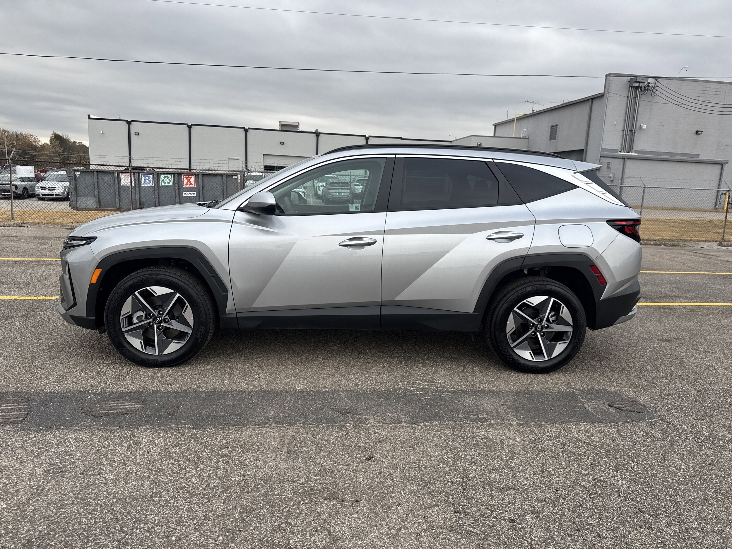 2025 Hyundai Tucson SEL photo 2