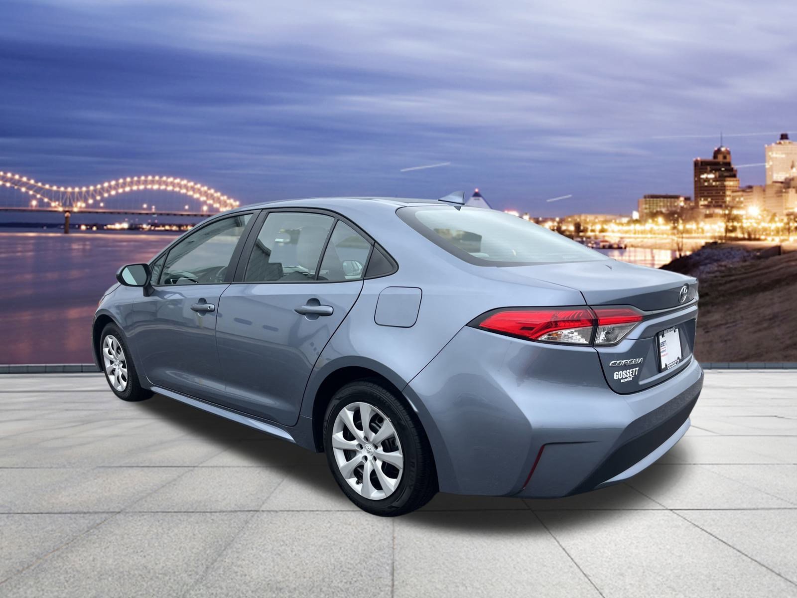2022 Toyota Corolla LE photo 3