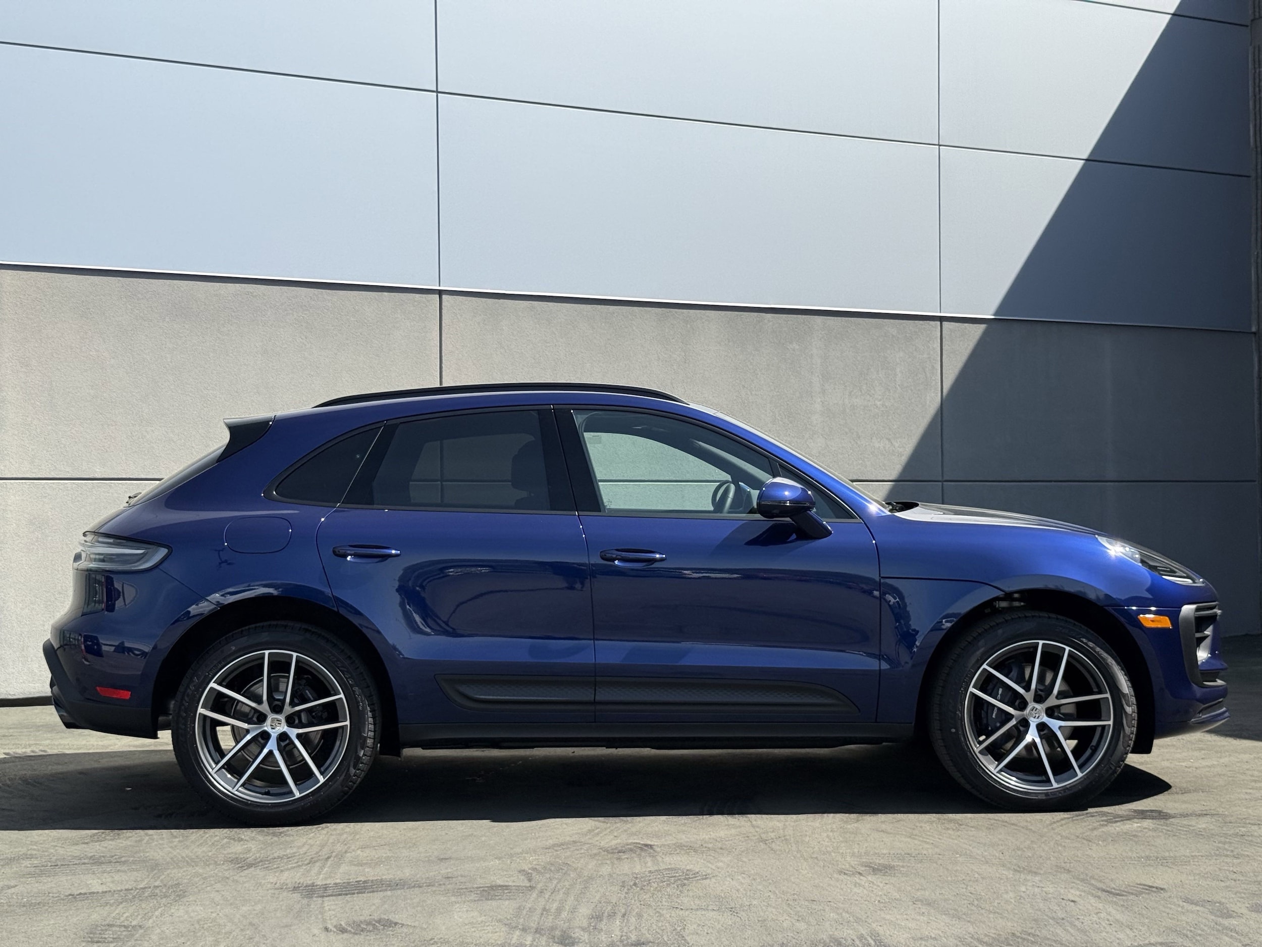 2025 Porsche Macan - Photo 8