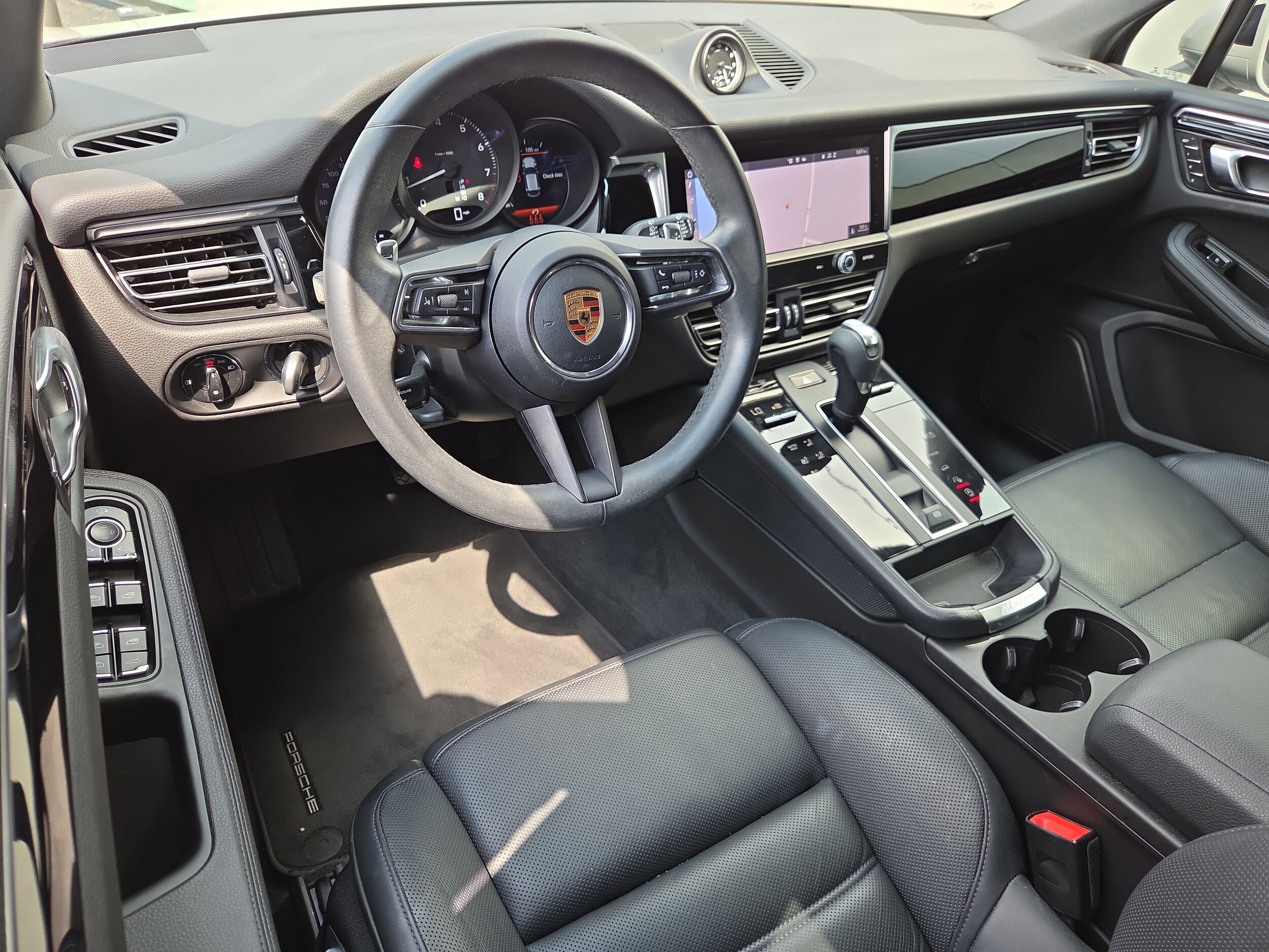 2022 Porsche Macan photo 4