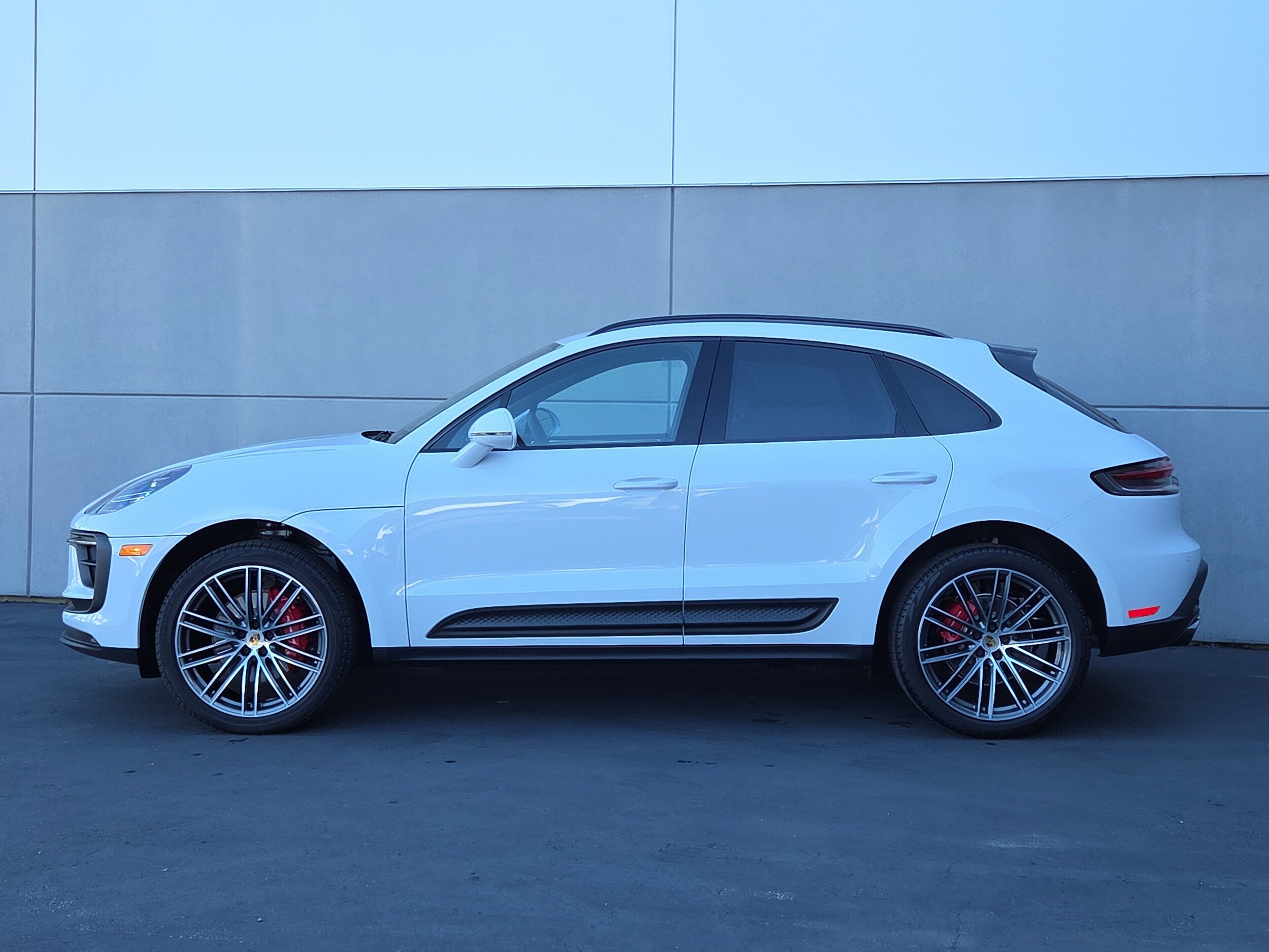 2025 Porsche Macan S photo 2