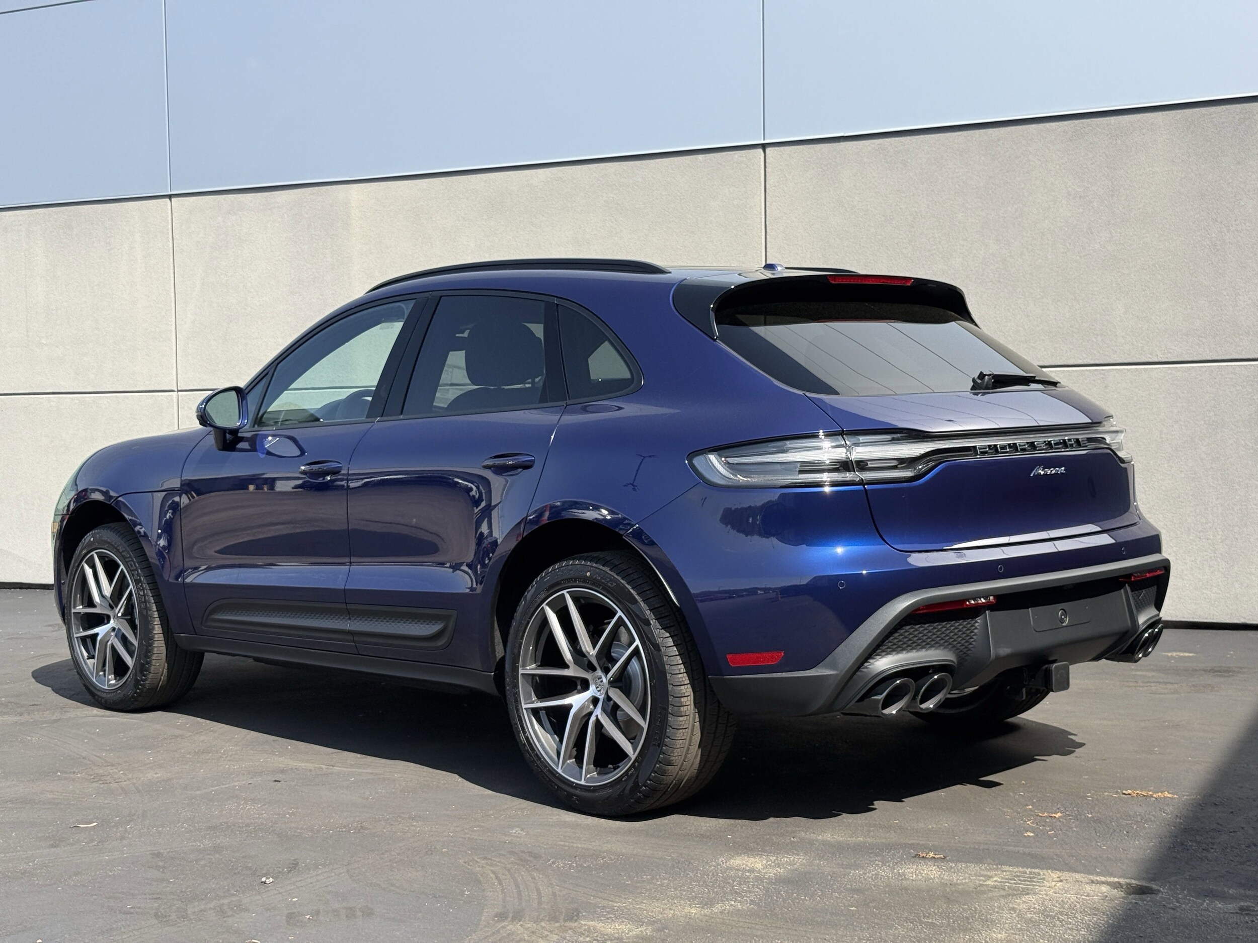 2025 Porsche Macan S photo 3