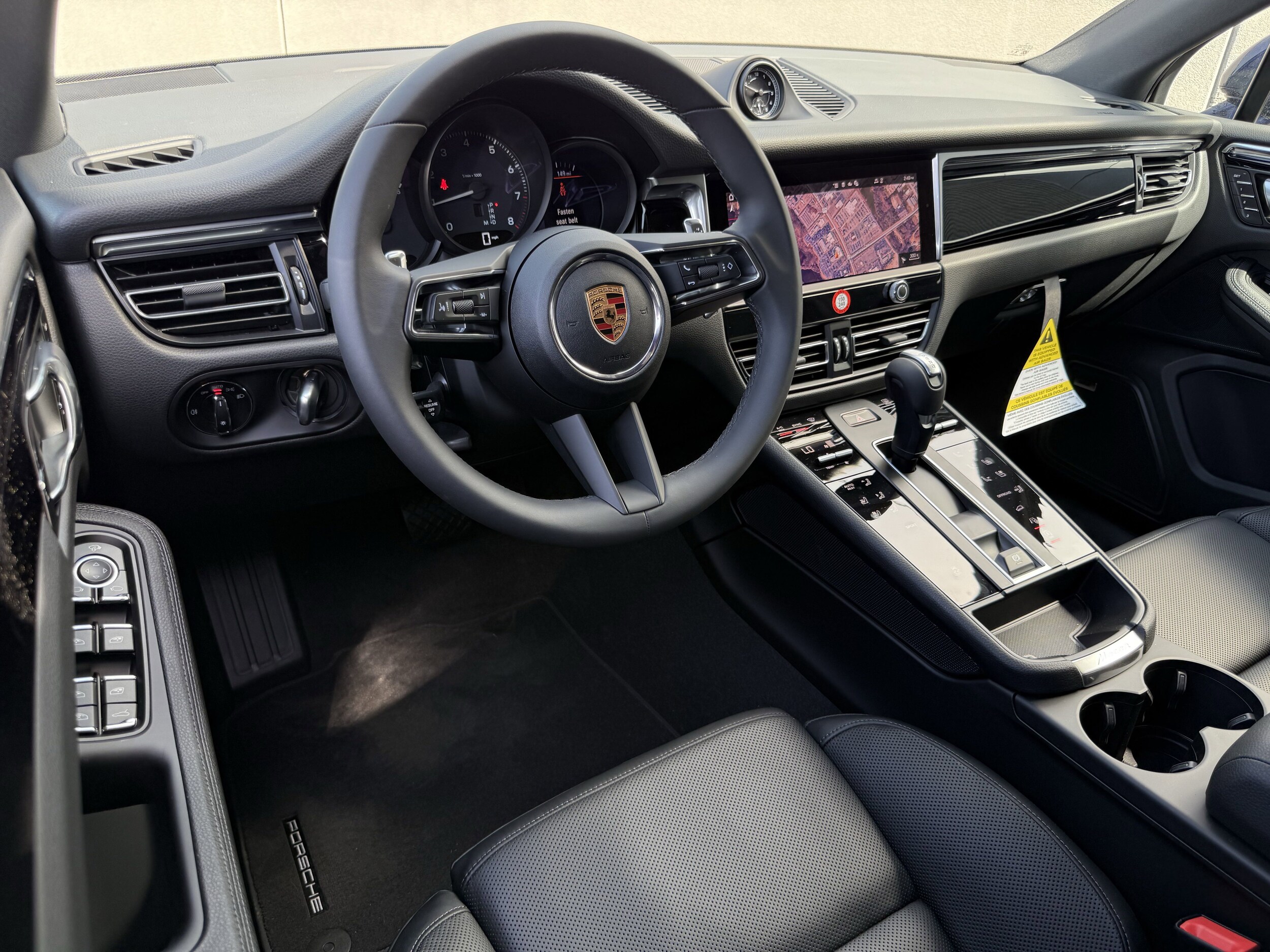 2025 Porsche Macan S photo 4