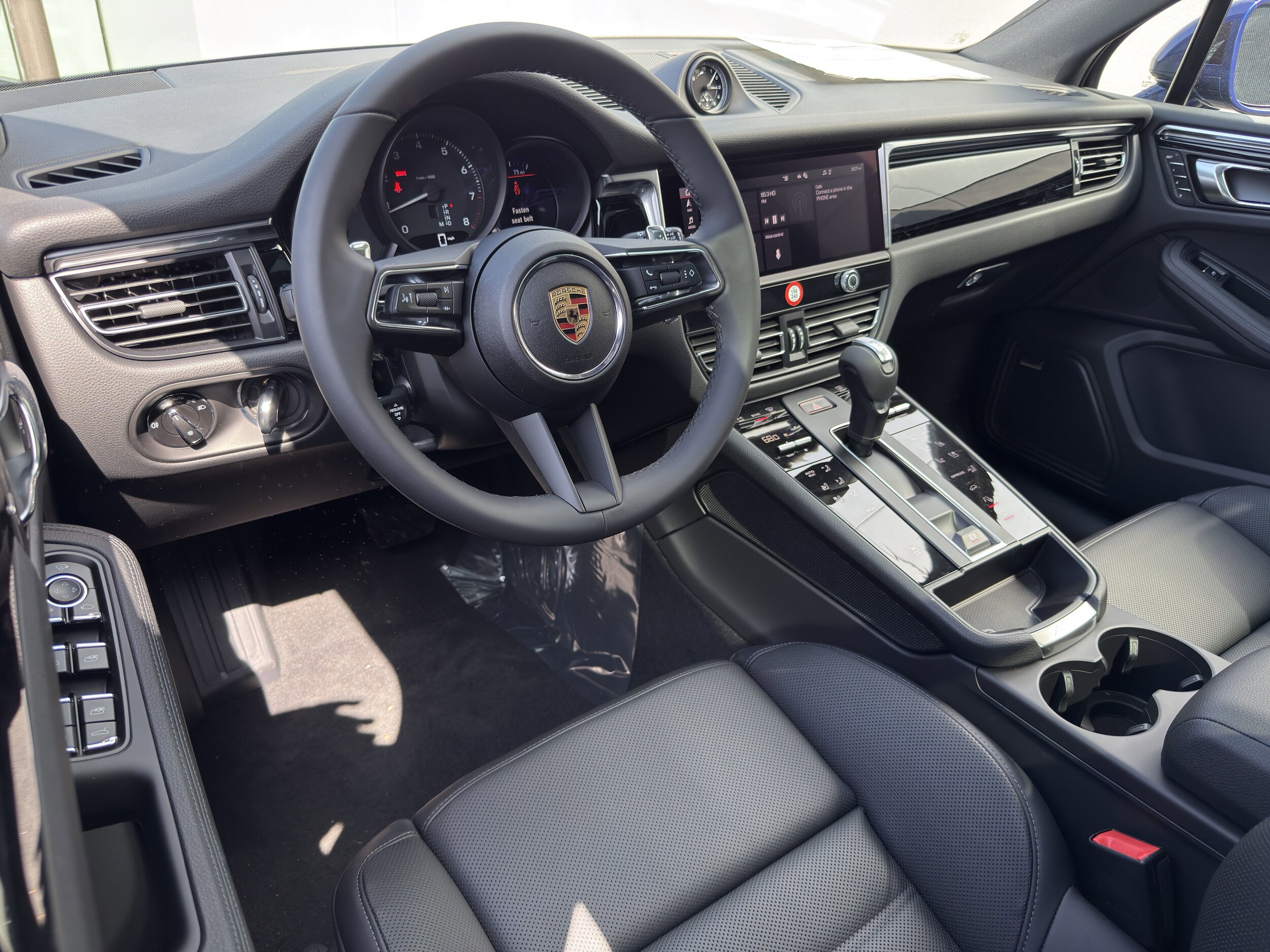 2025 Porsche Macan S photo 4