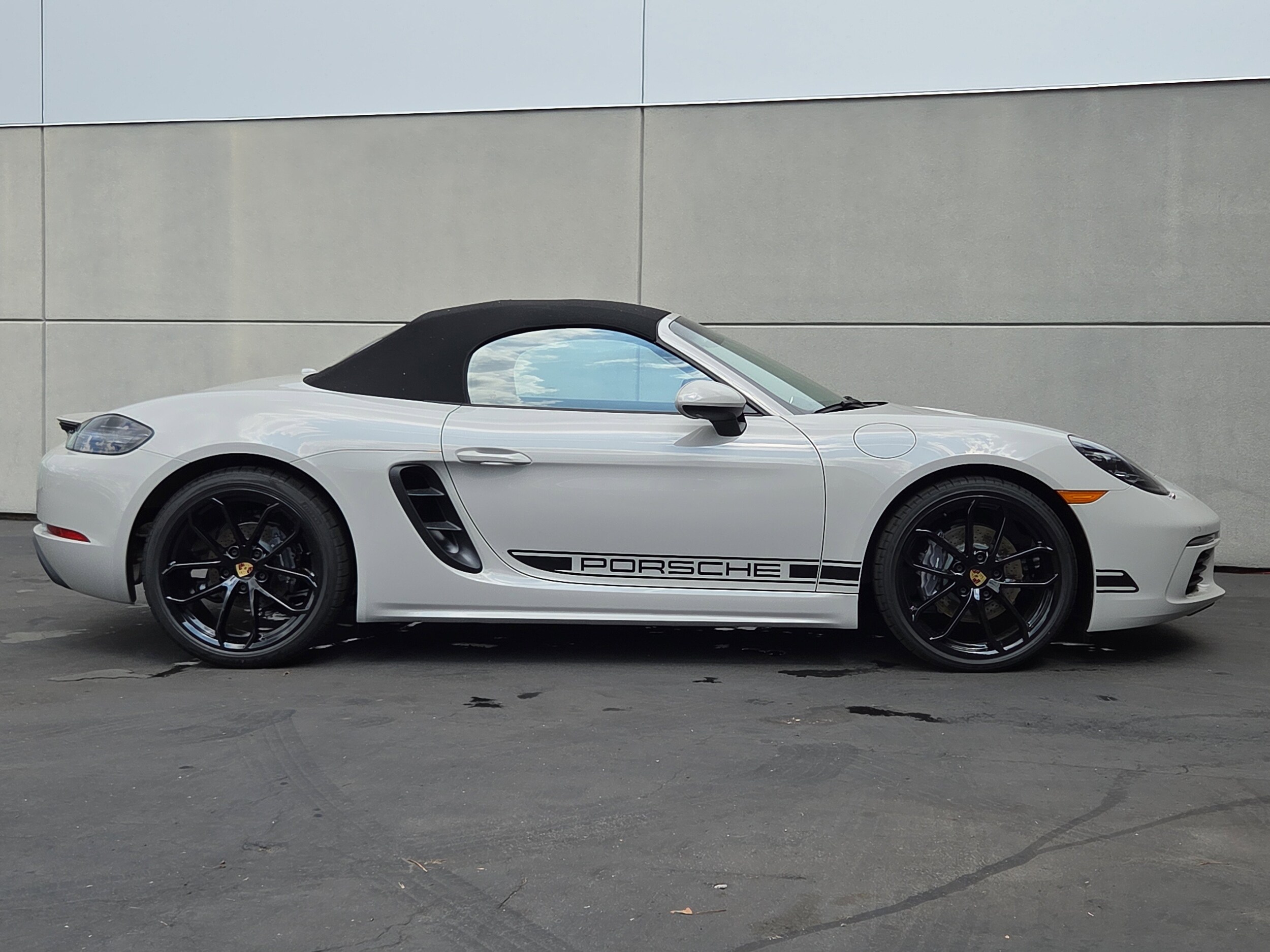 2025 Porsche Boxster photo 3