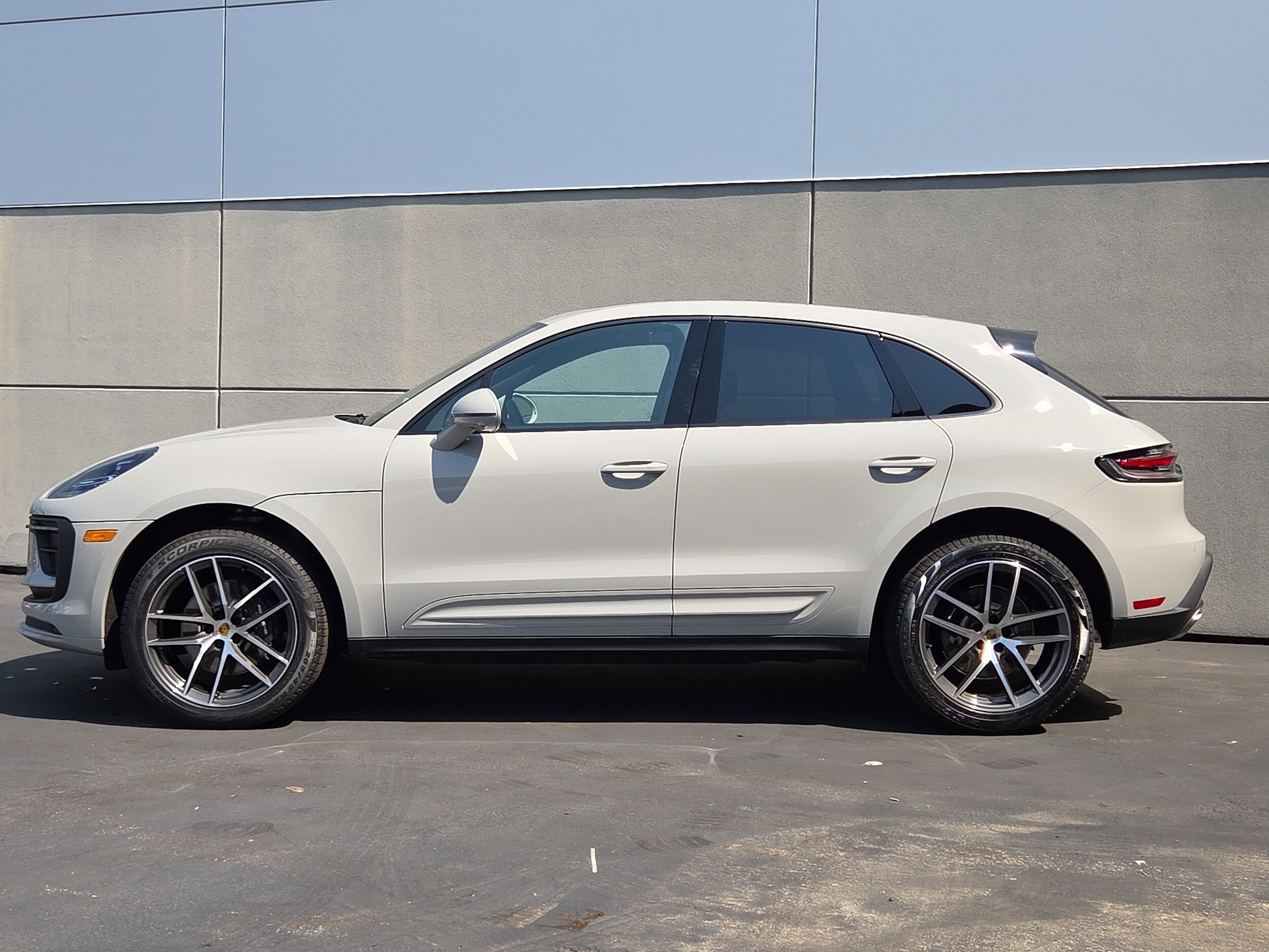 2026 Porsche Macan T photo 2